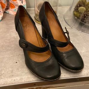 Black Leather Frye Heels, Chunky with a strap, 8.5